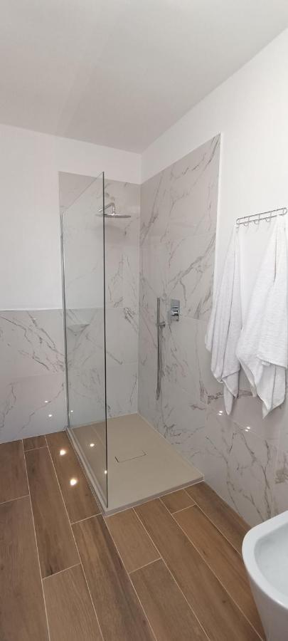 Casa Camelia - Appartamento In Centro A Seregno Exteriér fotografie